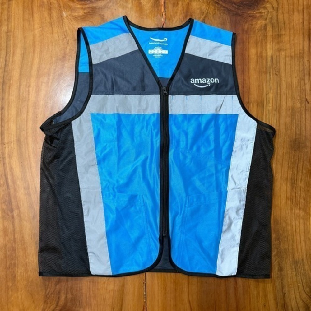 Amazon Jacket Vest Mens M/L Reflective Lightweight  full zip Delivery WW3